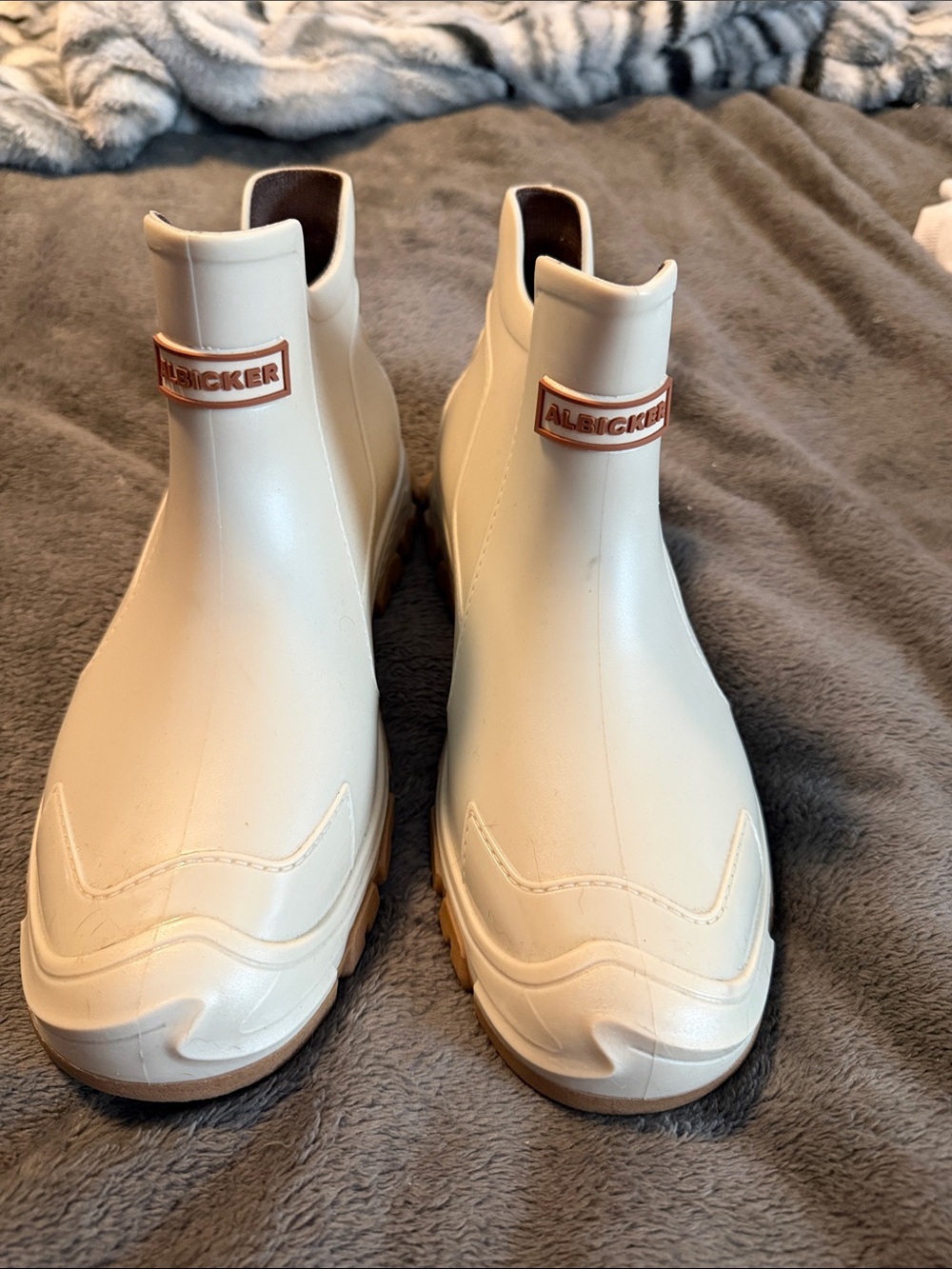 ALBICKER Cream Rubber Chelsea Rain Boots